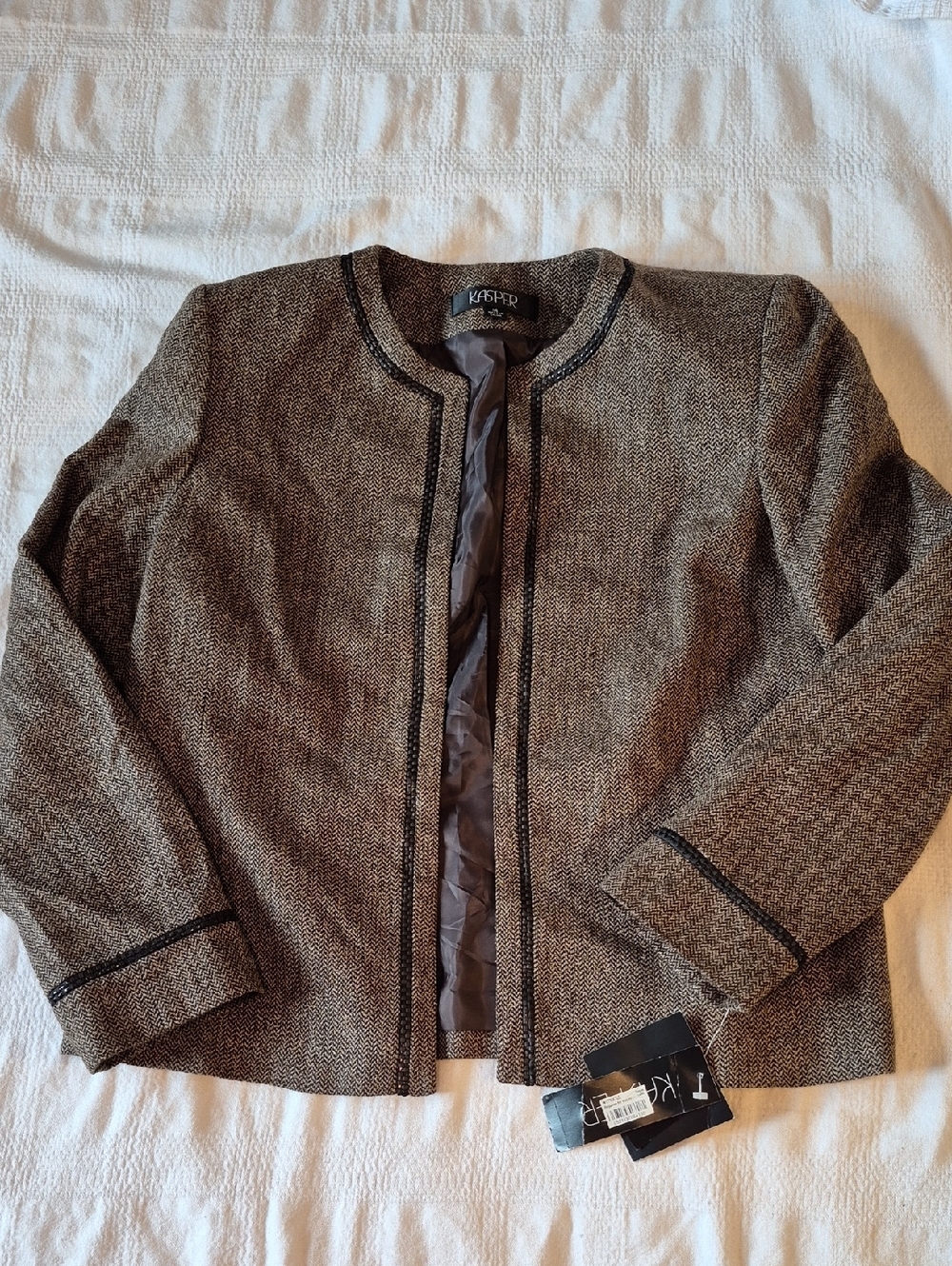 Kasper women's size 14 blazer trim is defective and peeling NWT price per defect